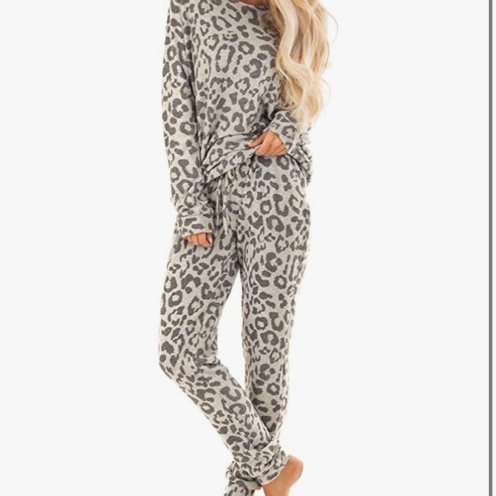 Lounge set leopard never worn S/M